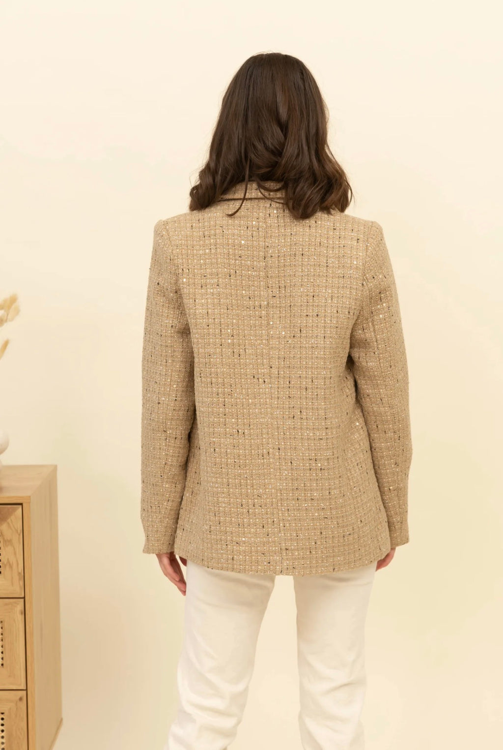Blazer en tweed beige à boutons dorés