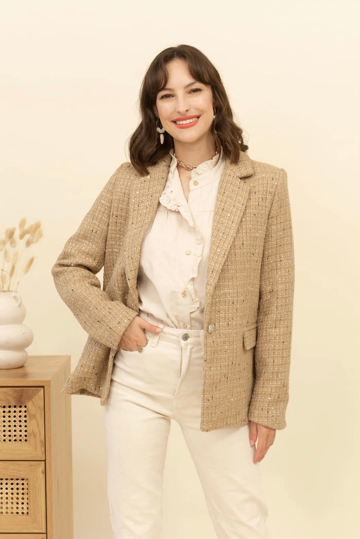 Blazer en tweed beige à boutons dorés