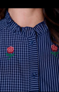 Chemise bimatière à rayures et carreaux avec broderies de roses